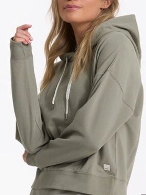 VUORI
WOMEN'S LAGUNA HOODIE